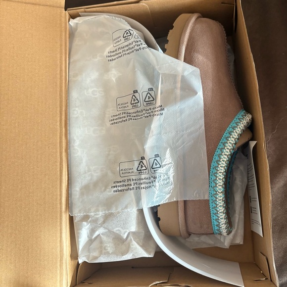 Brand new never worn Tasman UGG - Picture 9 of 9